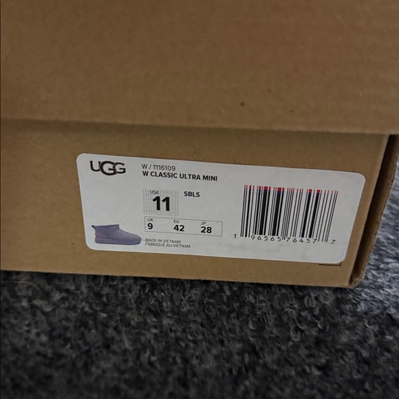 Ugg classic ultra mini size 11 new - Picture 6 of 6